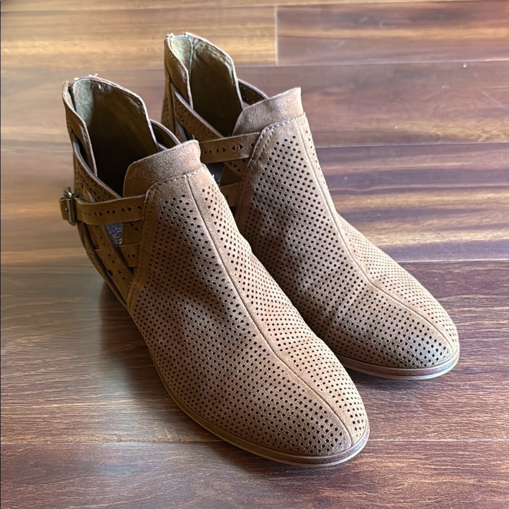 VINCE CAMUTO Brown Perforated Ankle Boots size 8.5